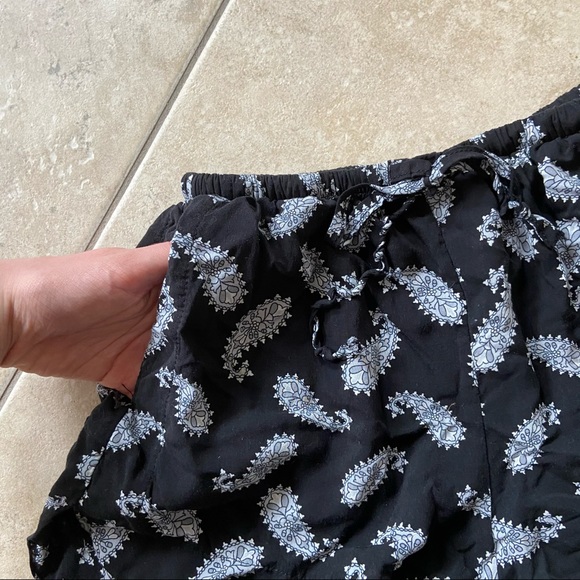 BRANDY MELVILLE shorts - Picture 11 of 11